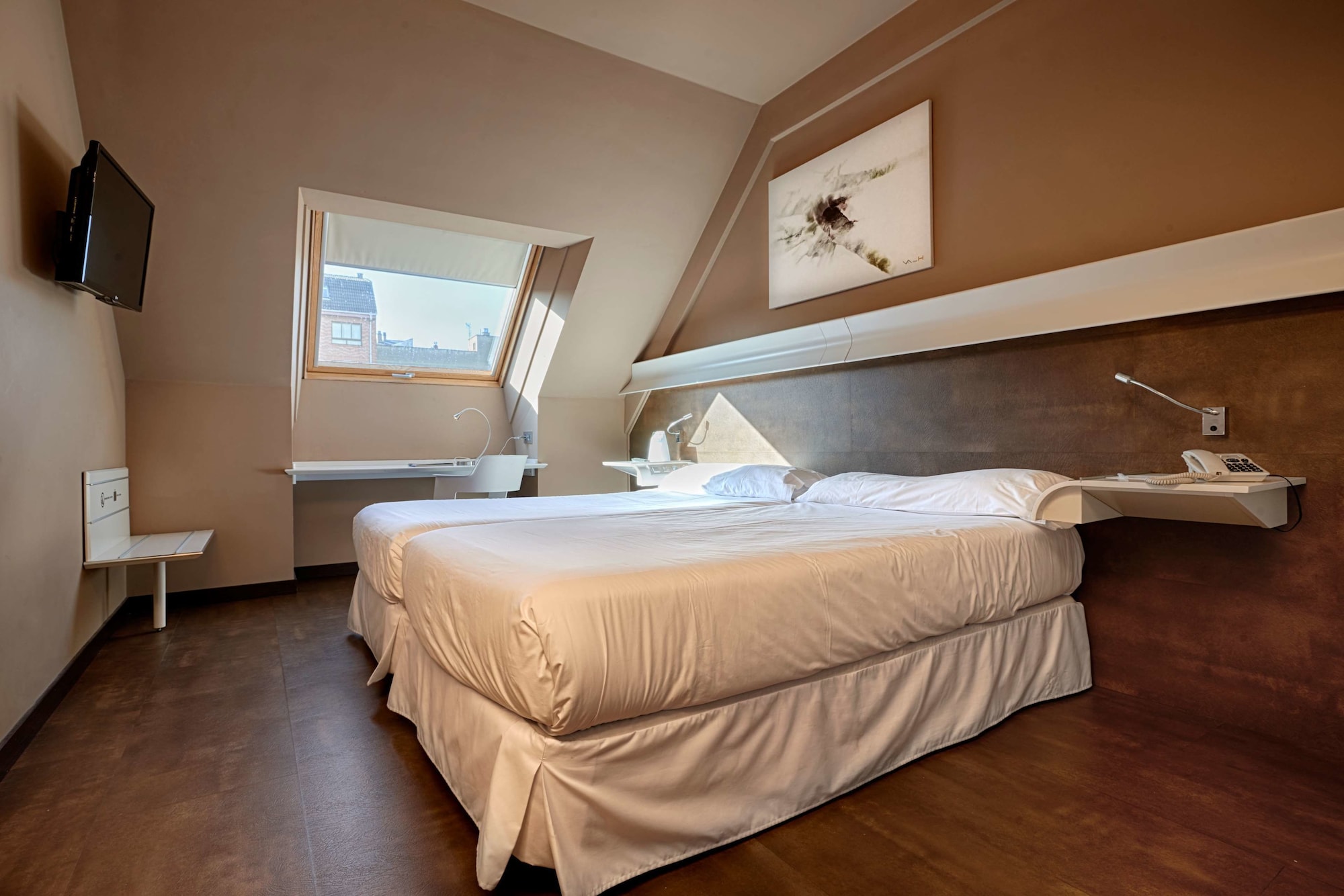 2 BEDROOMS, FAMILY