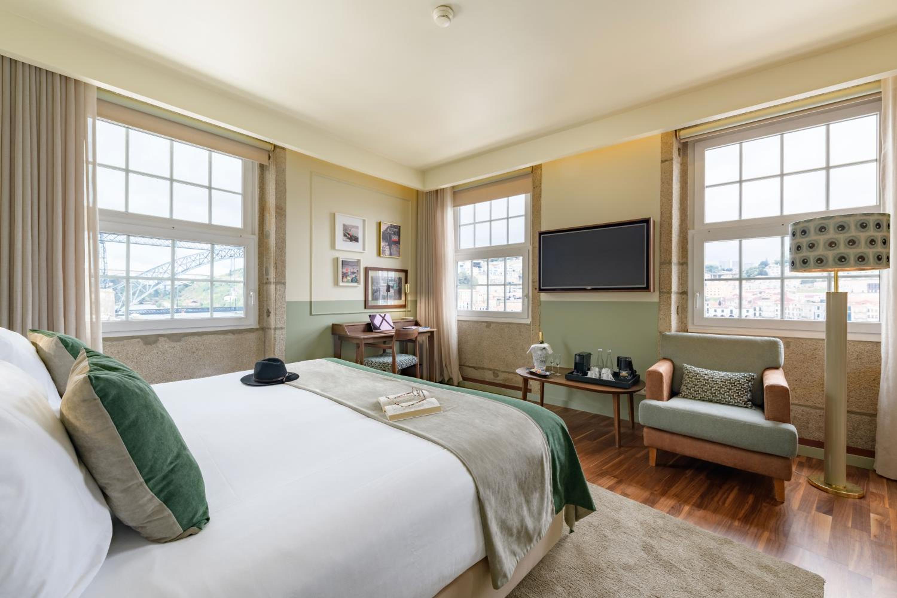 Vintage, Grand, Double or Twin Bed, with View