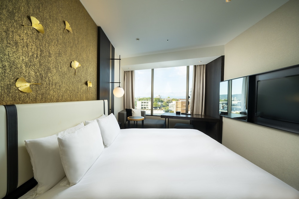 SUPERIOR, QUEEN BED