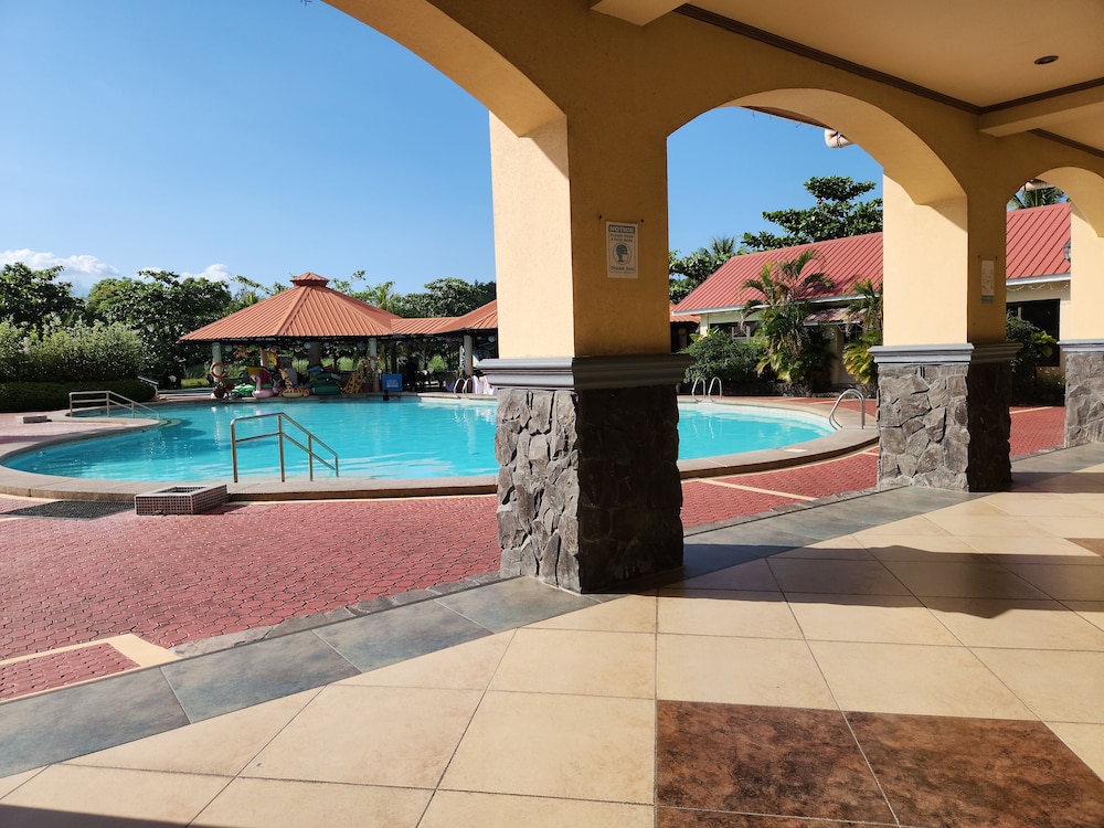 Subic Waterfront Resort & Hotel 25/55