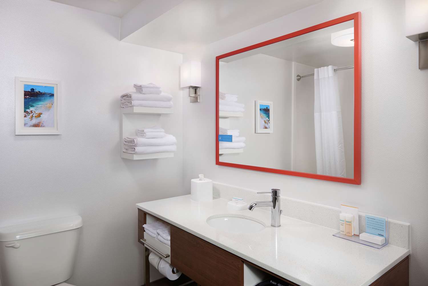 Study, King Bed, Sofa، Hampton Inn Niagara Falls 2/2