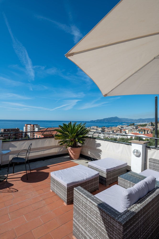 Gian Paul Hotel 41/50