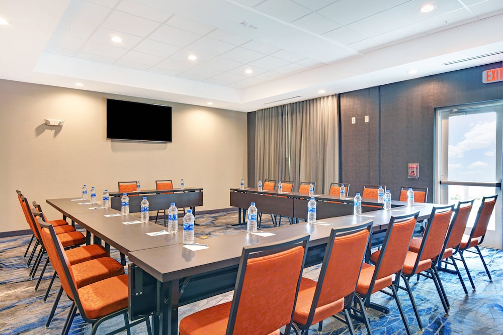 Fairfield Inn & Suites By Marriott Houston Nasa/Webster 42/43