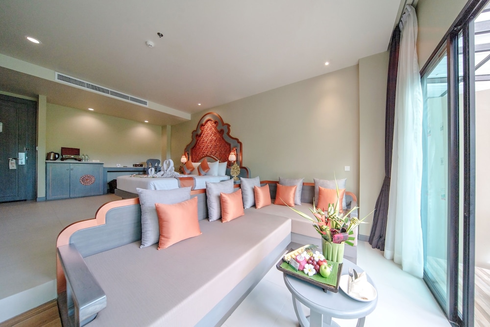Maikhao Palm Beach Resort 42/65