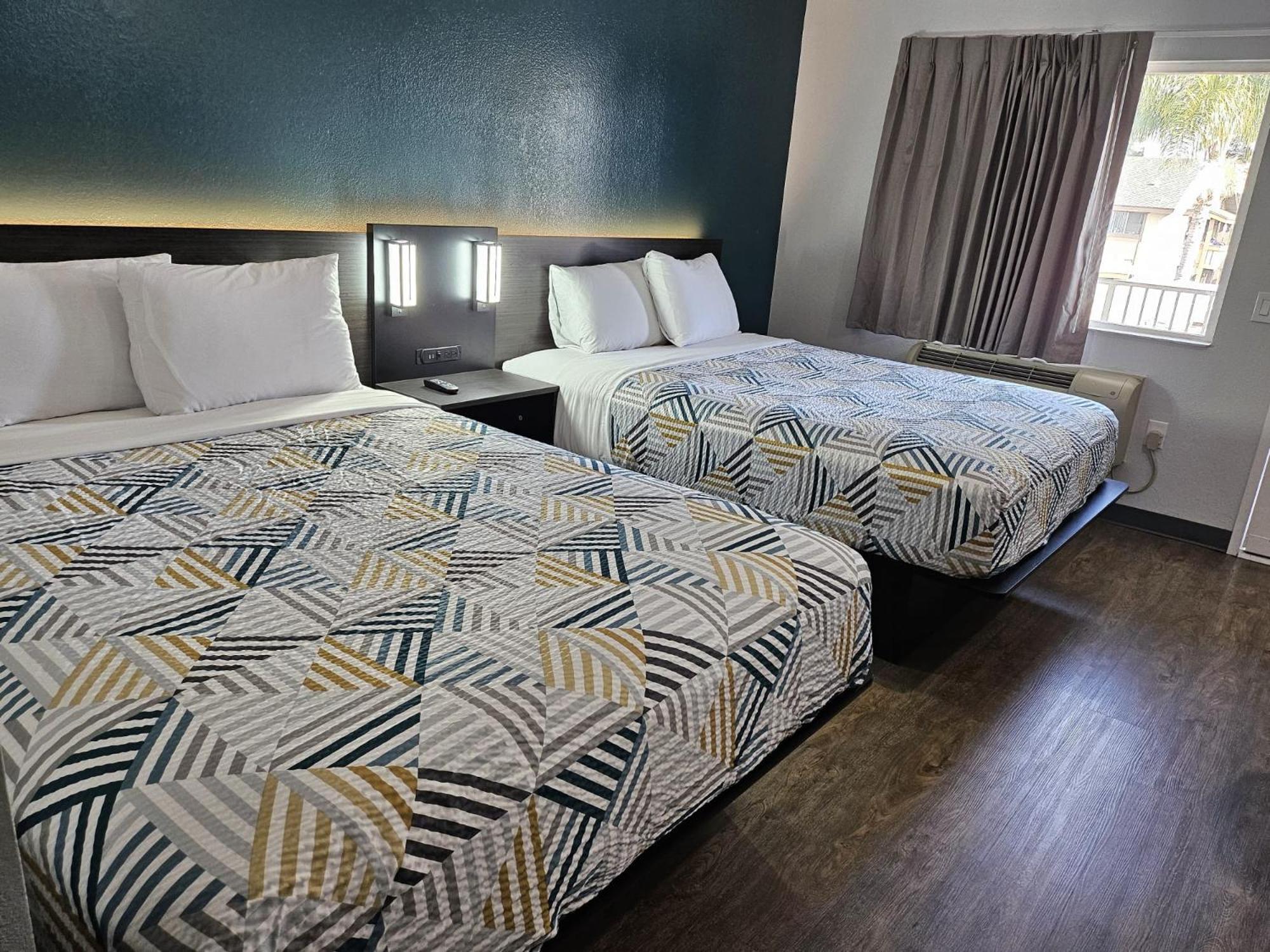 غرفة ديلوكس رباعية، Motel6 Westminster, CA - North 8/10