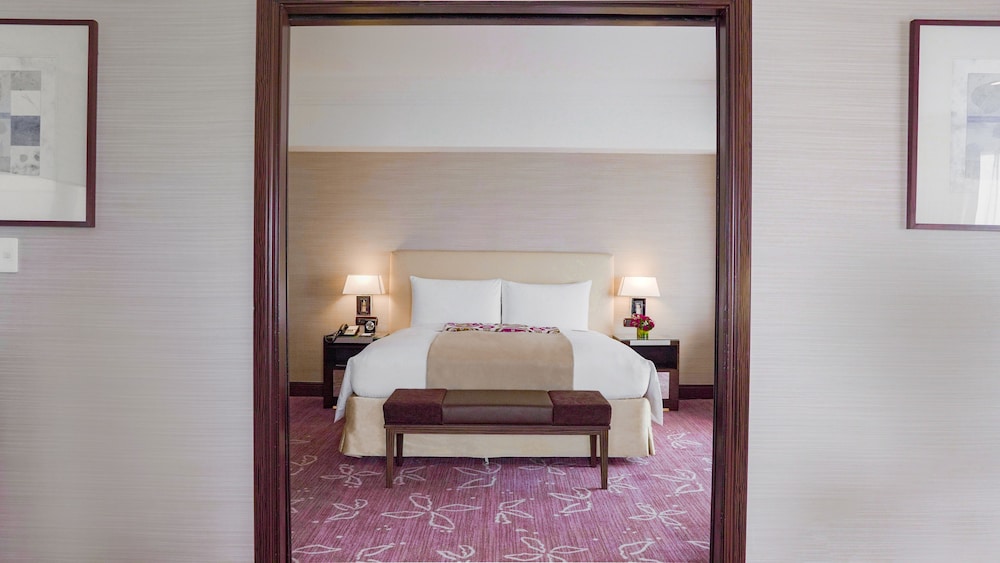 Diamond Hotel Philippines 29/68