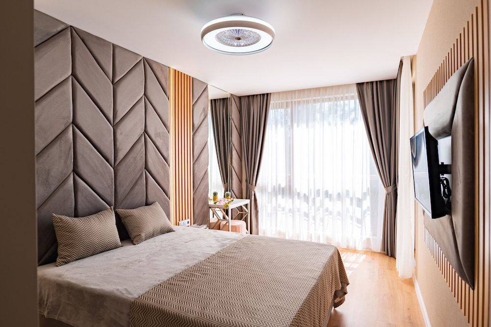 Harmony Suites 11, 12 Grand Resort 12/50