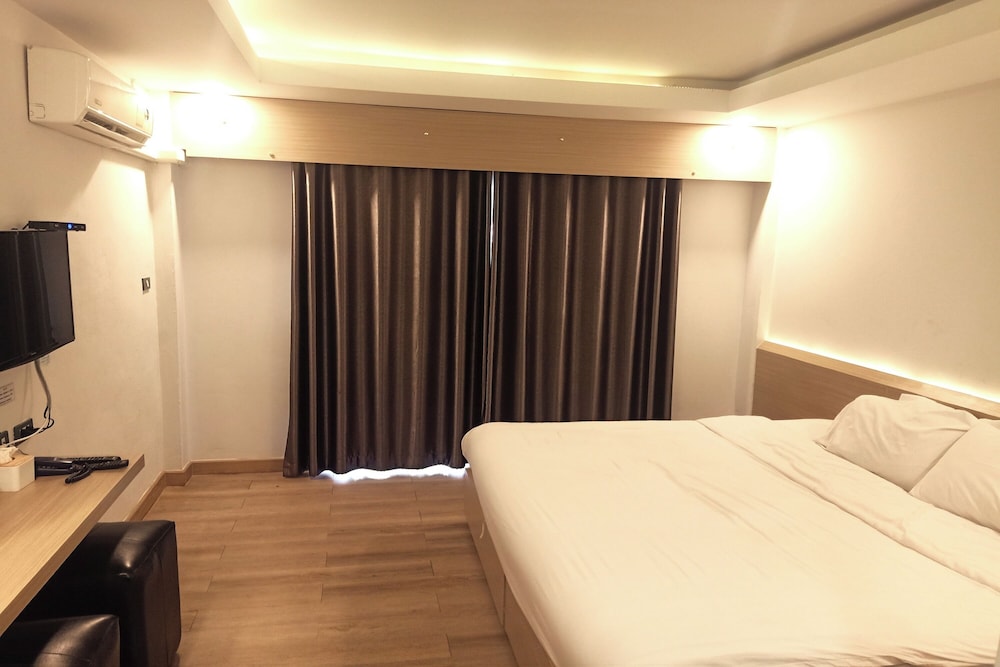 DELUXE, DOUBLE BED