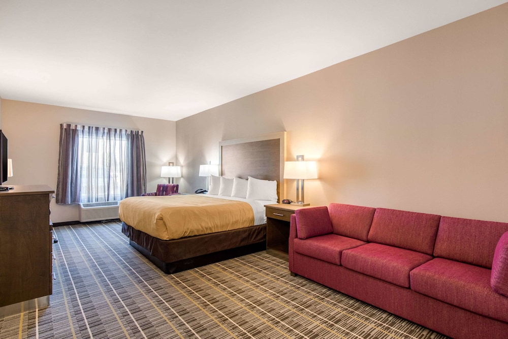 Quality Inn & Suites Carlsbad Caverns Area 25/44