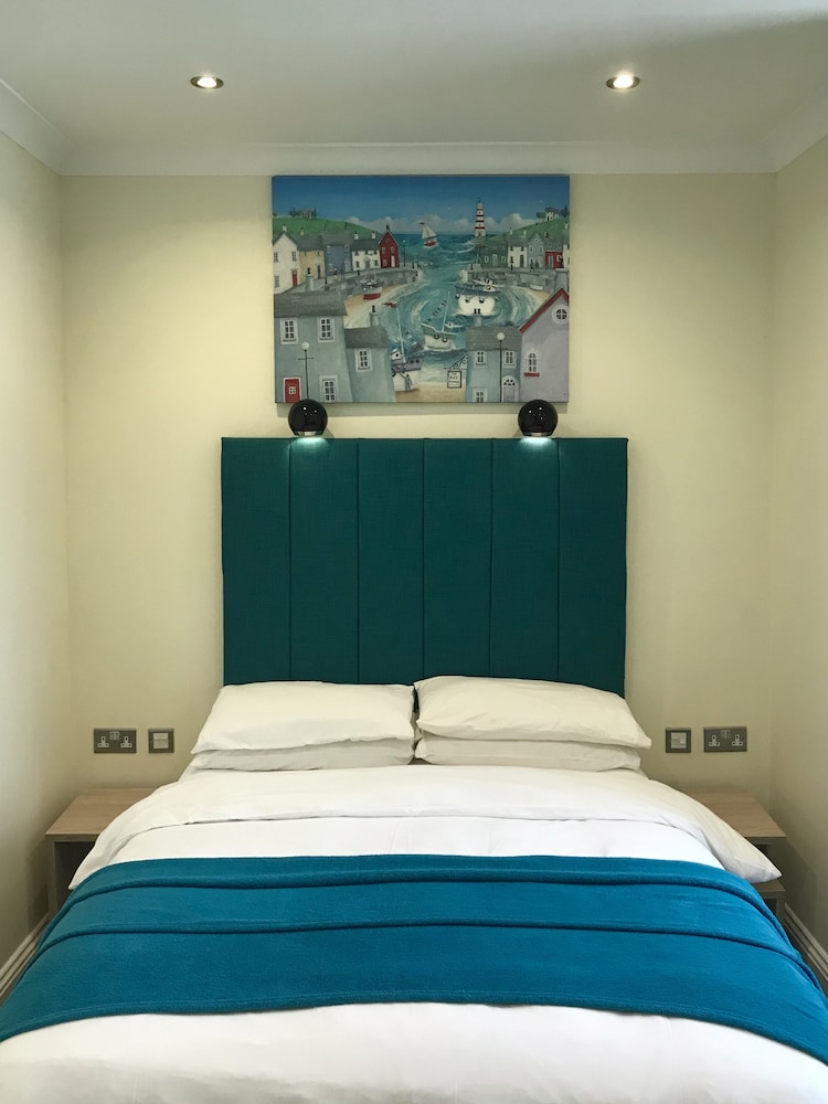 Cassandra Guest House 33/65
