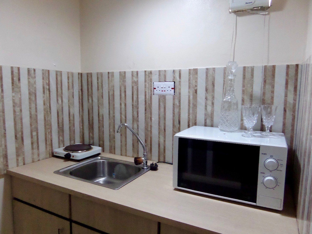 Deen Apartment Services 34/35
