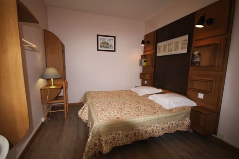 ECONOMY, DOUBLE BED, SHARED BATHROOM