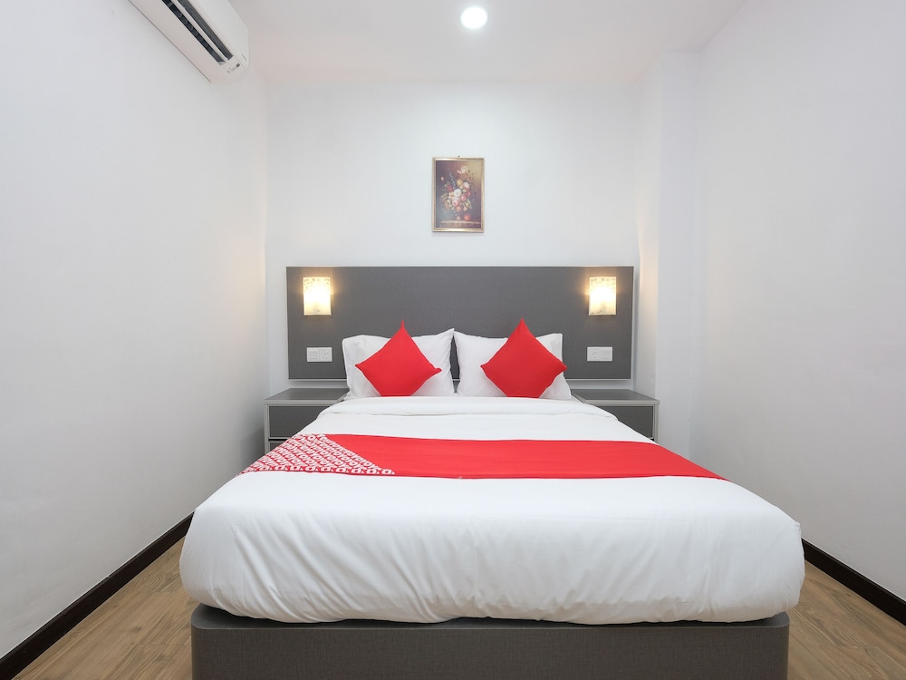 OYO 44043 First Garden Hotel 26/54
