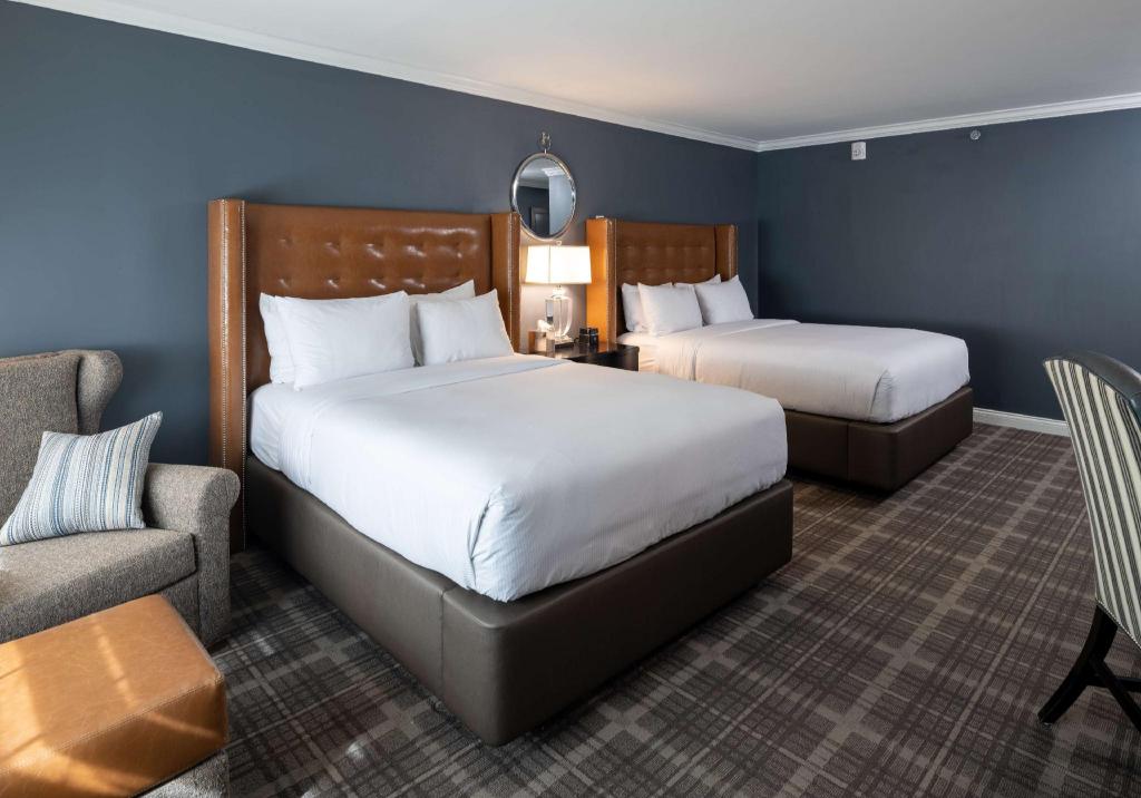Ladies, 2 Queen Beds, Accessible