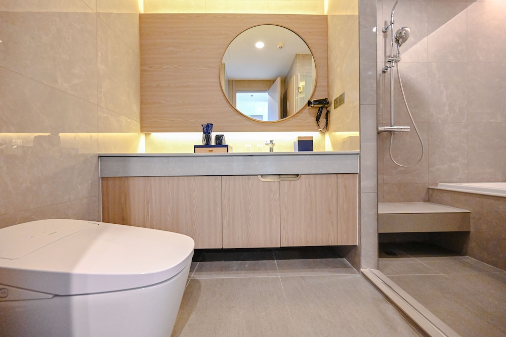 2 Bedrooms, Suite, 1 King and 1 Single Beds, Pool Access، S. Sriracha Hotel and Residence 5/5