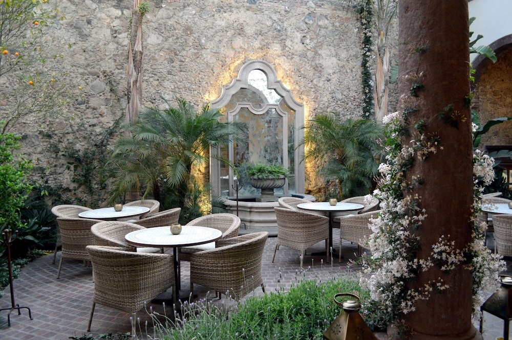 Hotel Casa Blanca 7 54/68
