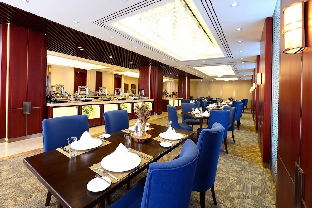 Kempinski Hotel Khan Palace 61/81