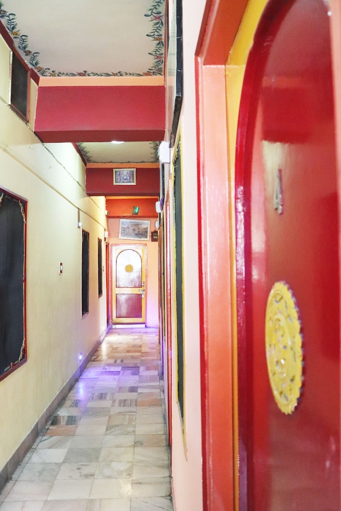Govind Hotel 11/58