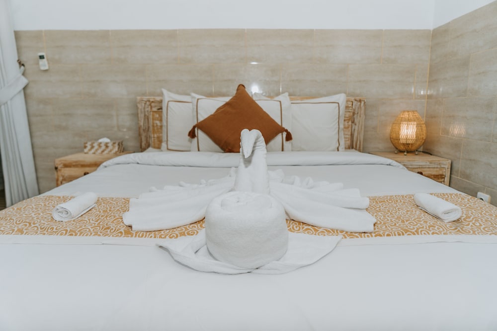 Standard, Queen Bed