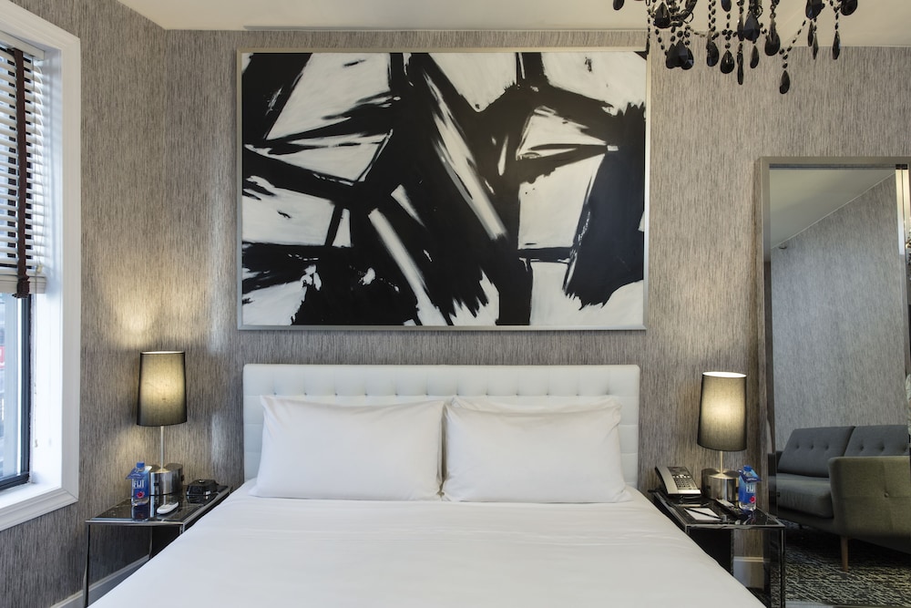 The Square Hotel 15/50