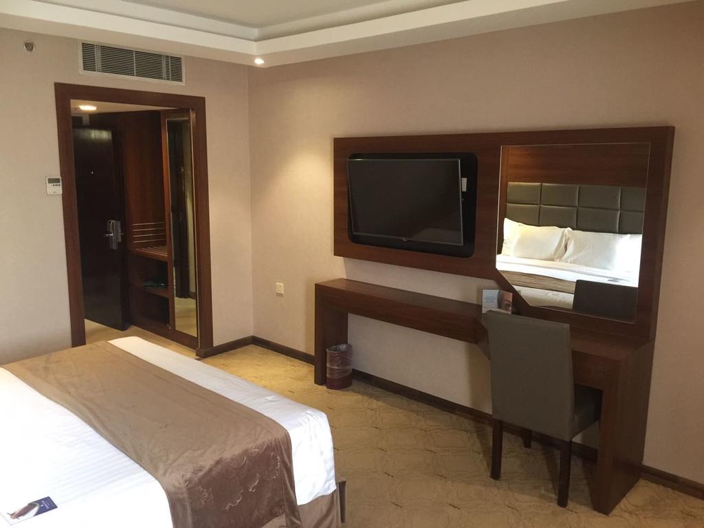 Deluxe, Double Bed
