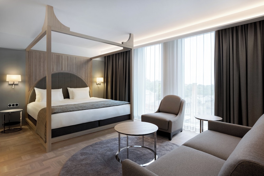 DELUXE, KING BED, SOFA