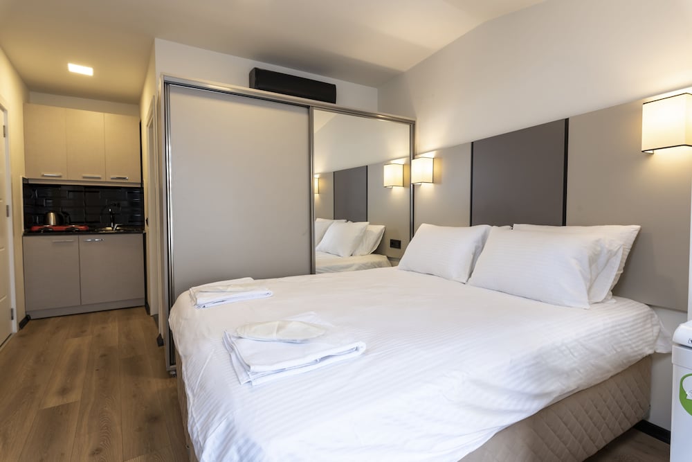 Global Suites Hotel 13/65