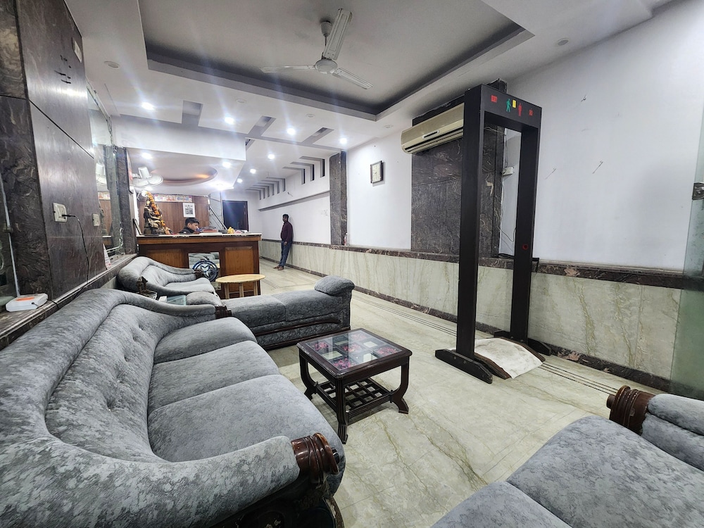 Oyo Rooms 760 Karol Bagh Metro Station 40/50