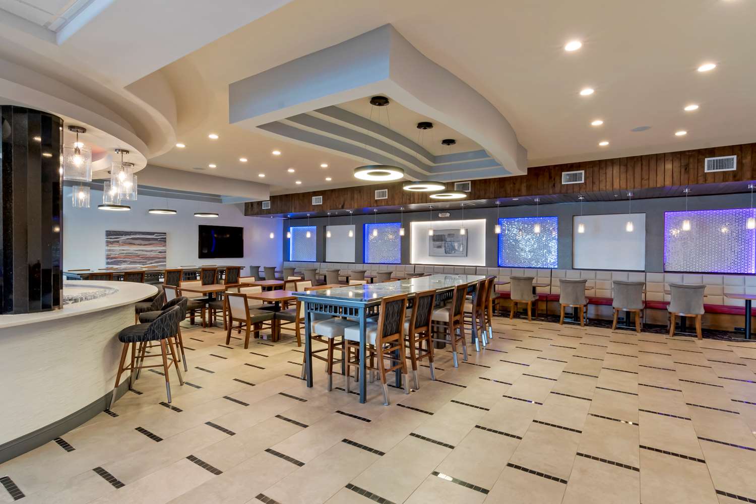 Best Western Premier Liberty Inn & Suites 36/48