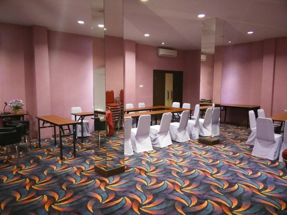 Atria Inn 27/39