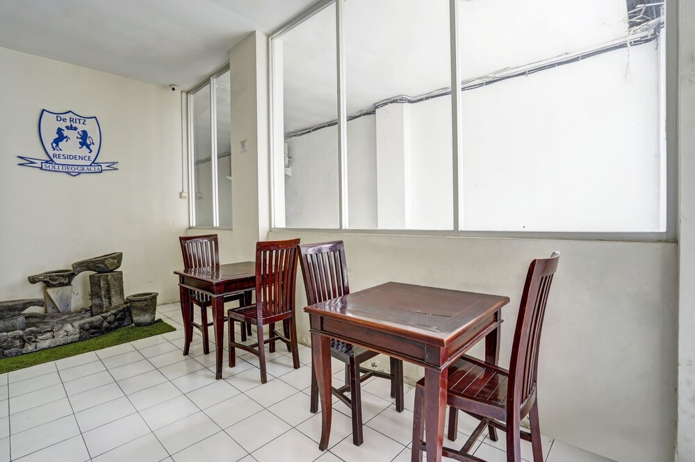 RedDoorz Plus near Galaxy Mall 30/39