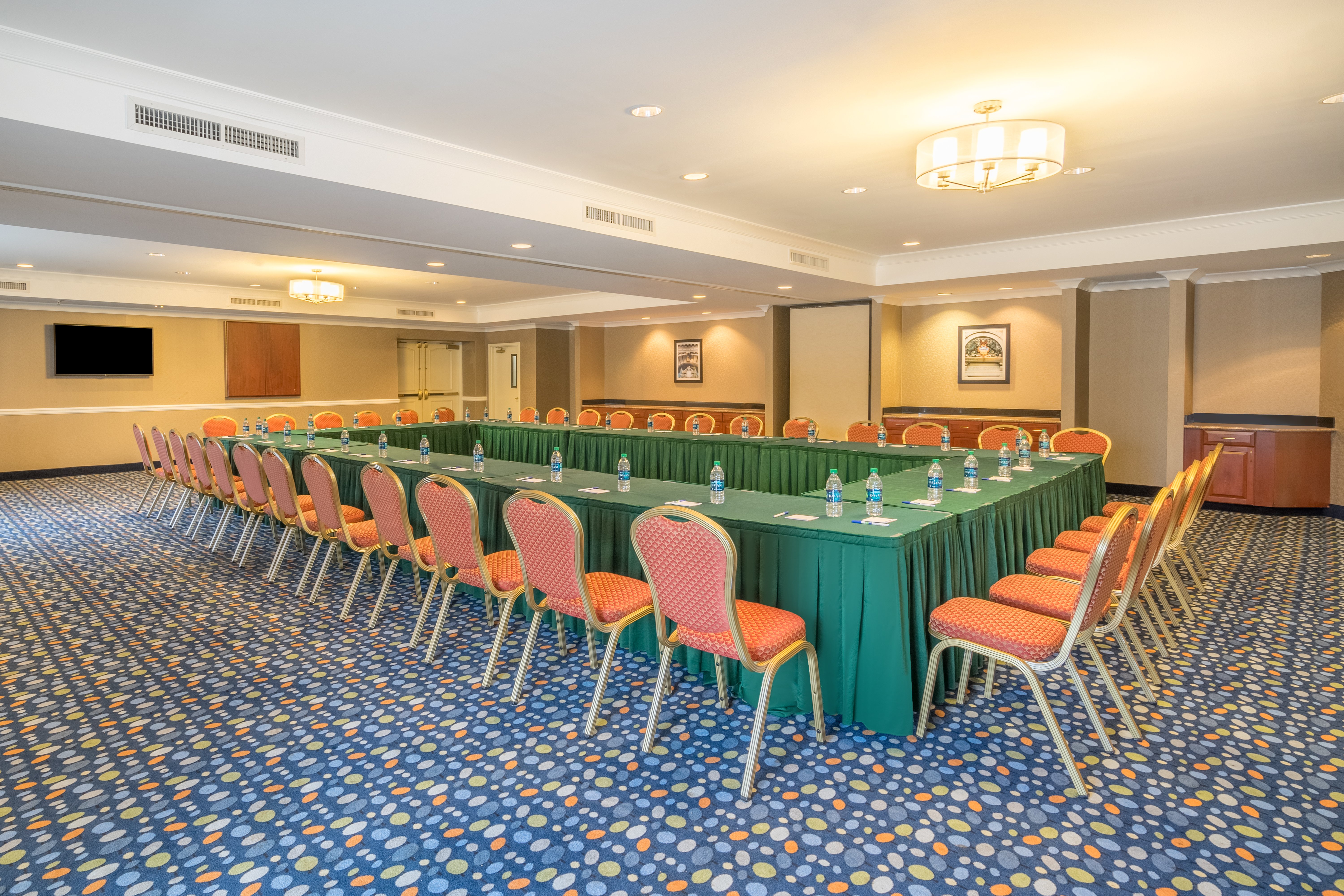 Holiday Inn Express Hotel Suites Easton 56/63