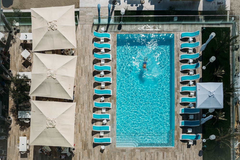 Hotel Opera Mamaia 5/70