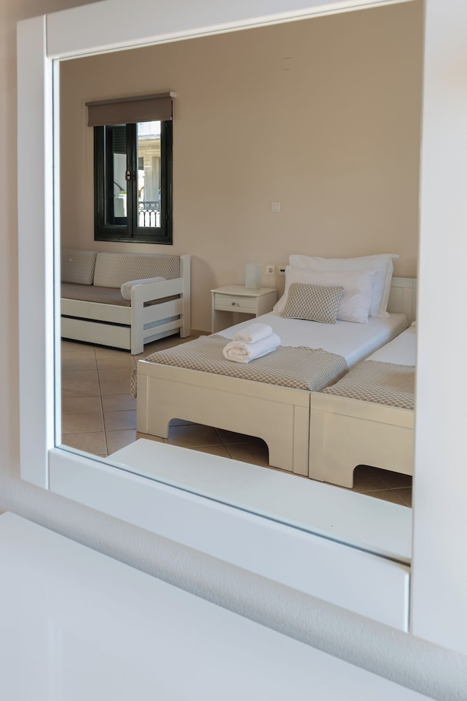 شقة بسريرين منفصلين مع أريكة، So Nice Hotel 4/10