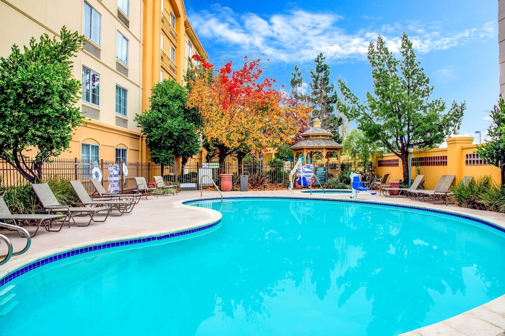 La Quinta Inn And Suites By Wyndham Fremont Silicon Valley 8/56