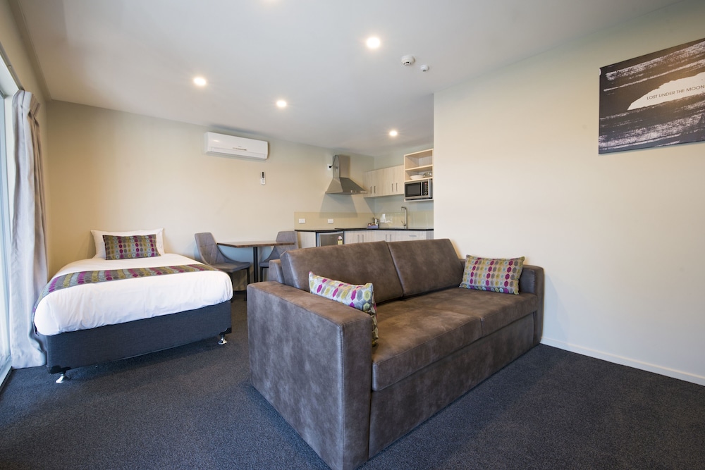Ellerslie Palms Motel 49/68