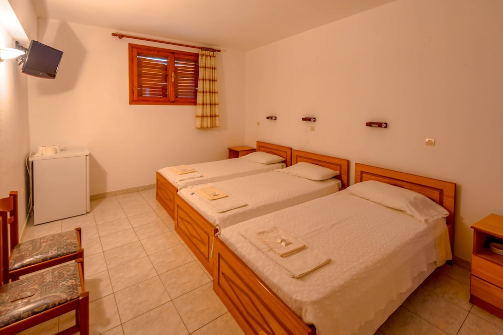 Balaskas Hotel 17/35
