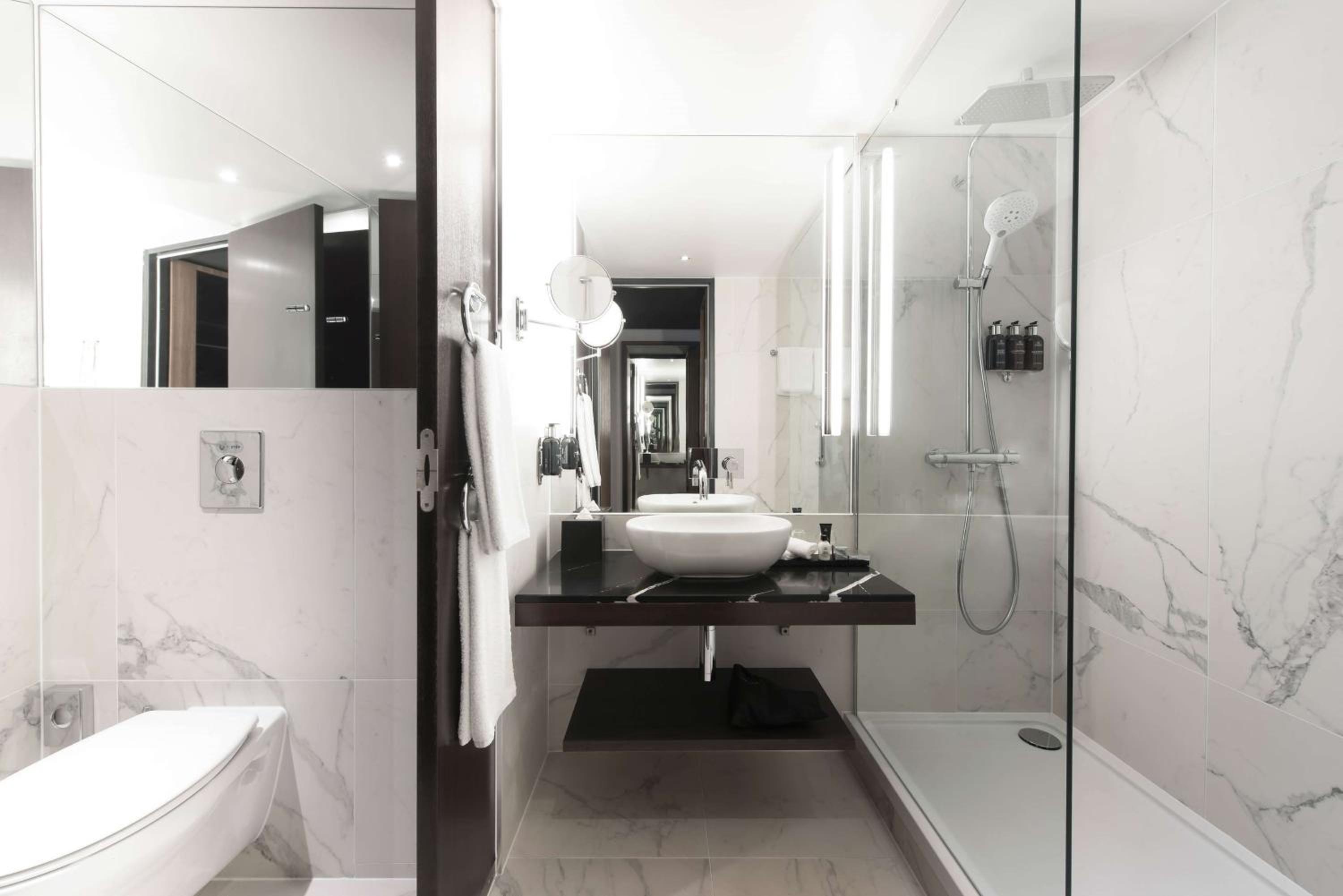 Collection, Premium, Single Bed, Cathedral View, Balcony، Radisson Collection Hotel, Berlin 6/7