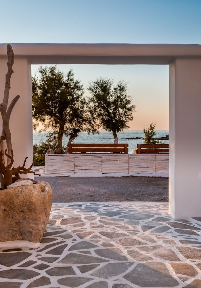 Niki Savvas Studios And Suites 44/73