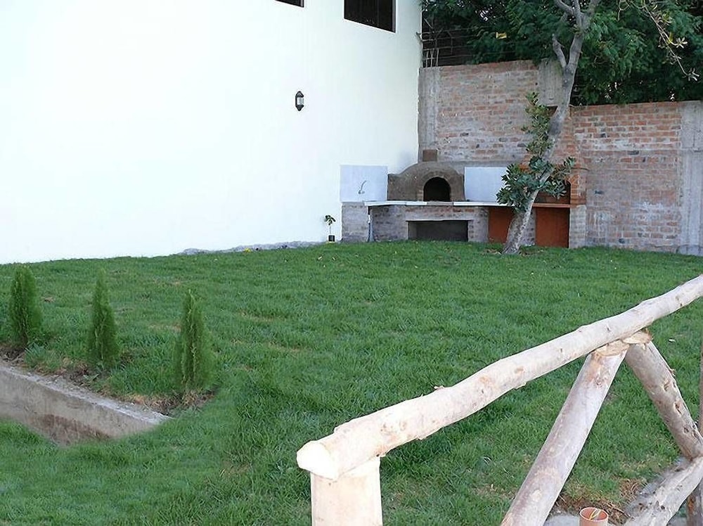 Casa Mores Inn 25/27