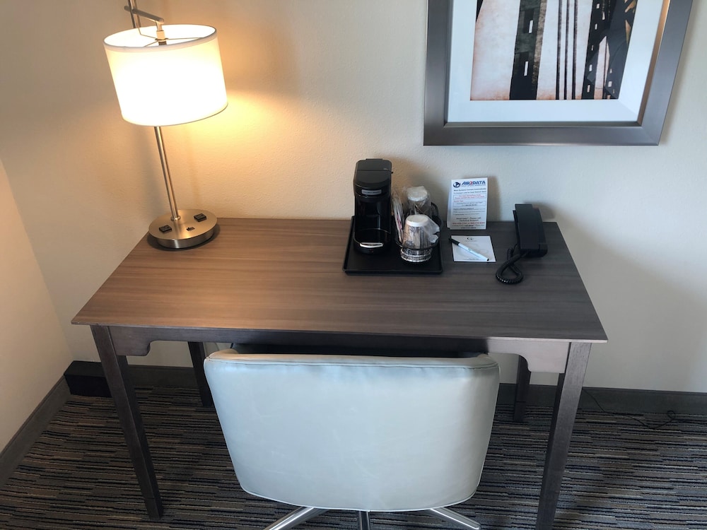 GrandStay Hotel & Suites Rock Valley 6/32