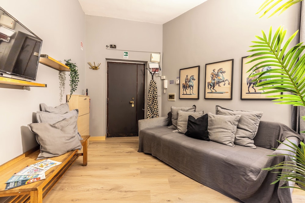Flatinrome Deluxe Rooms 45/50