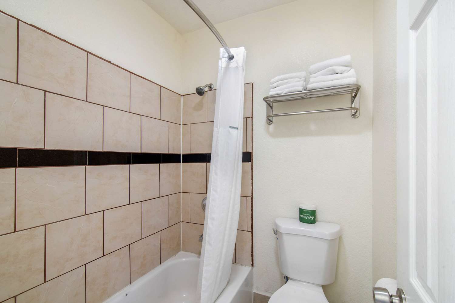 Howard Johnson Suites by Wyndham San Diego Chula Vista/BayFt 10/12