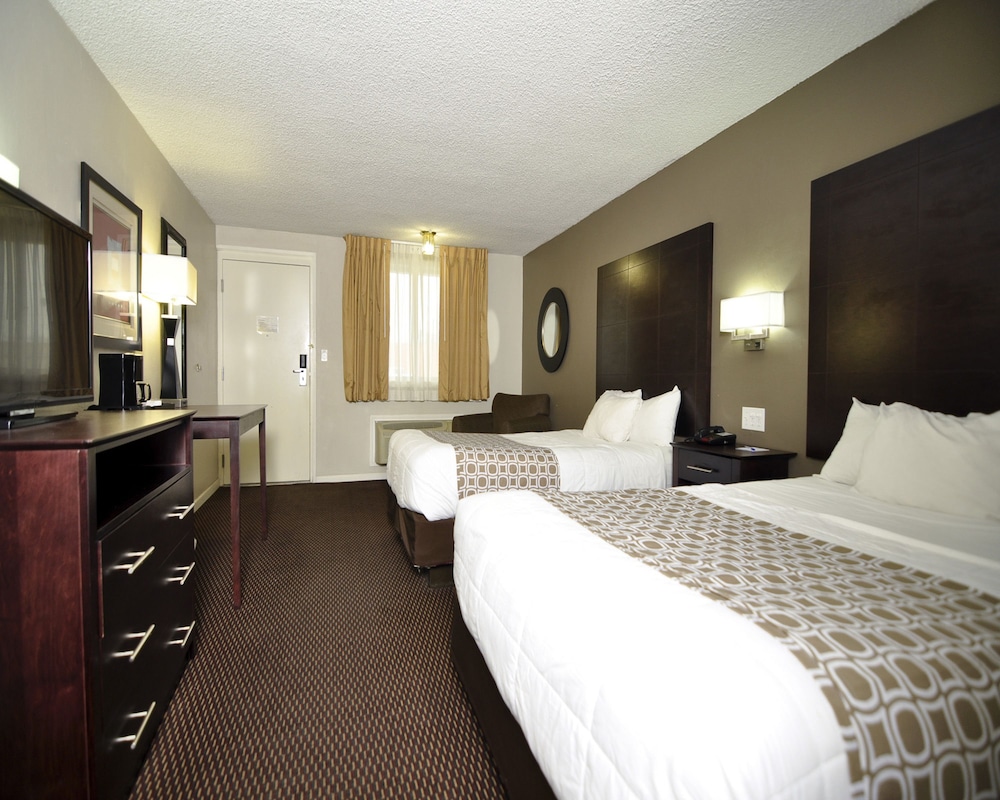 Baymont By Wyndham Sandusky 8/40