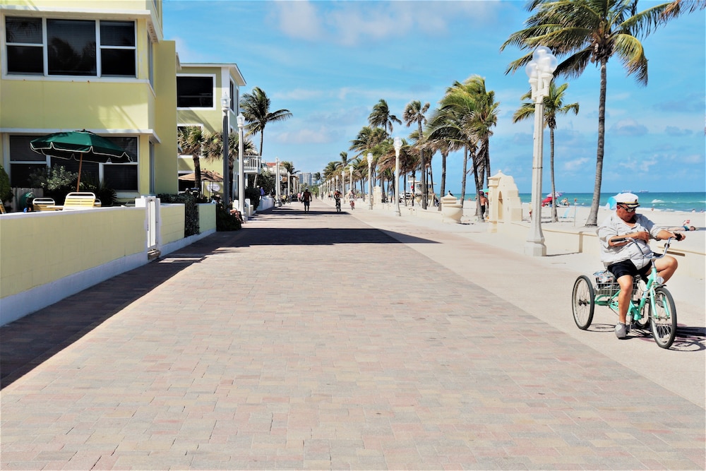 Tiana Beach Inn 38/48