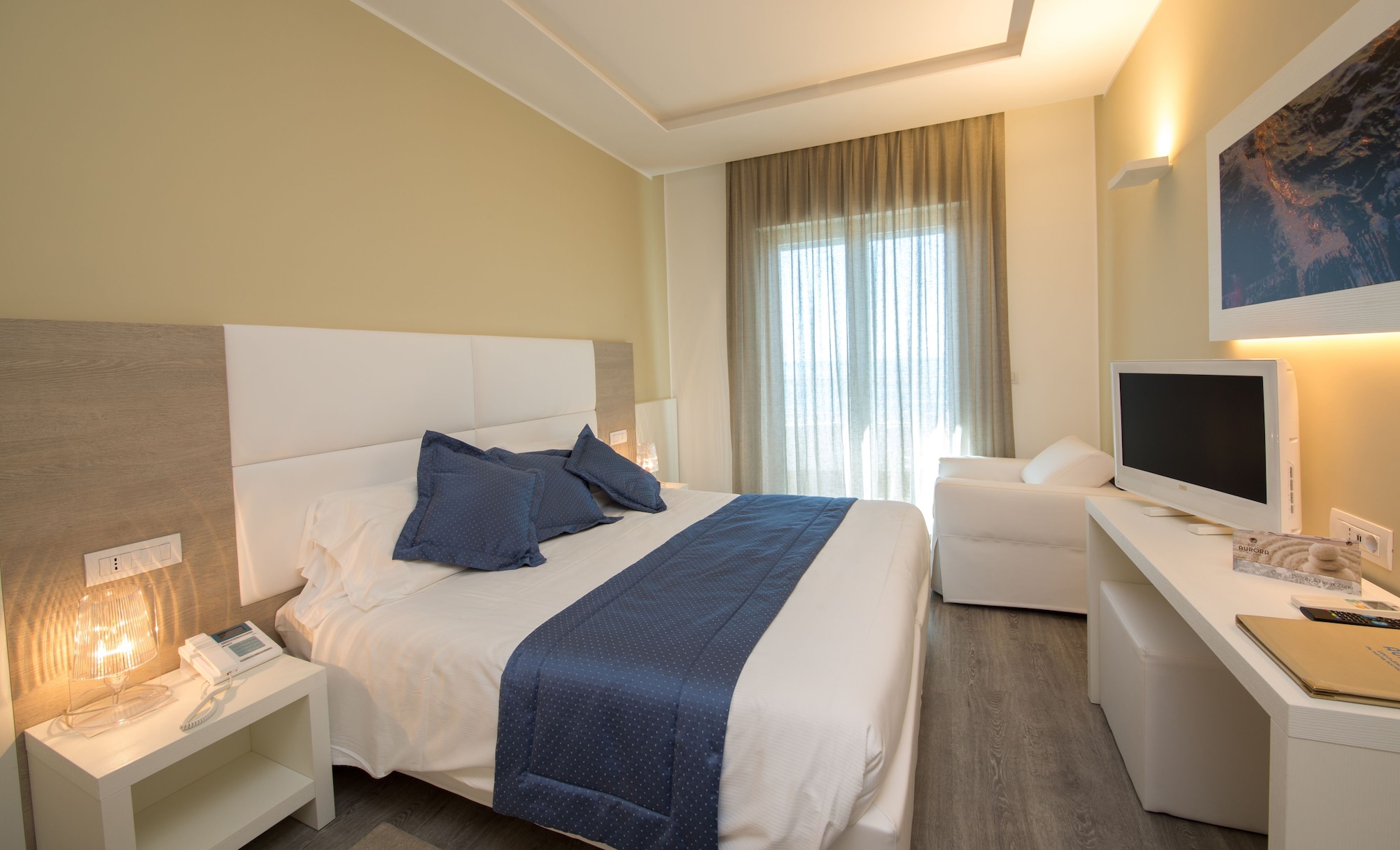 1 BEDROOM, ROMANTIC, DOUBLE OR TWIN BED, SEA VIEW