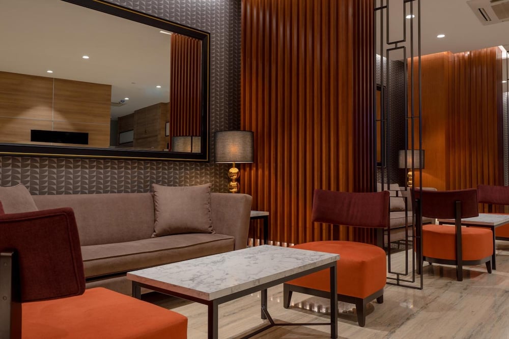 M Palace Hotel 35/41