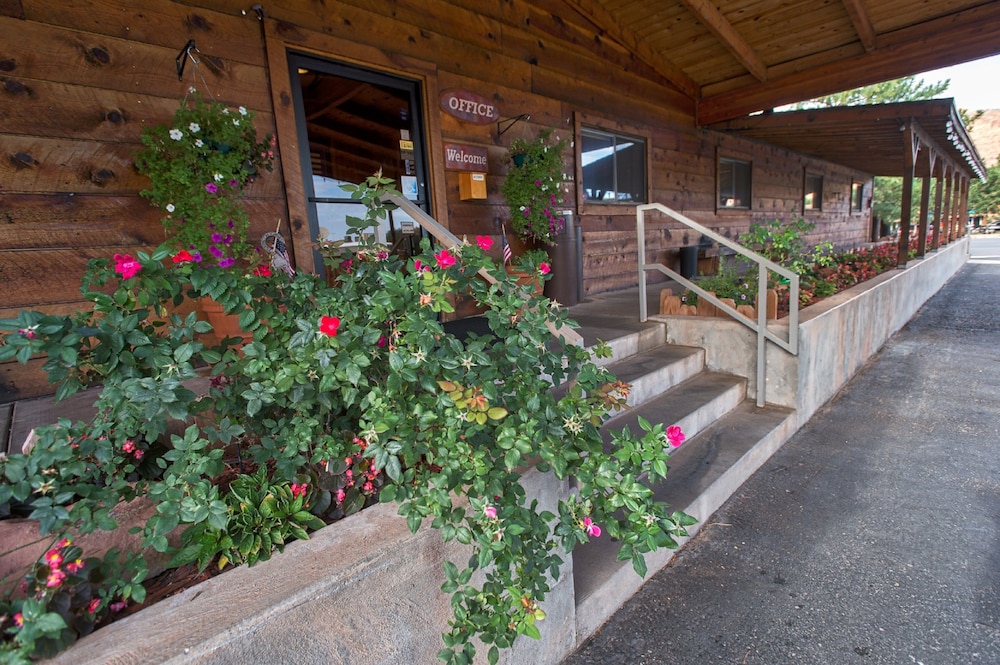 Red Stone Inn 36/44