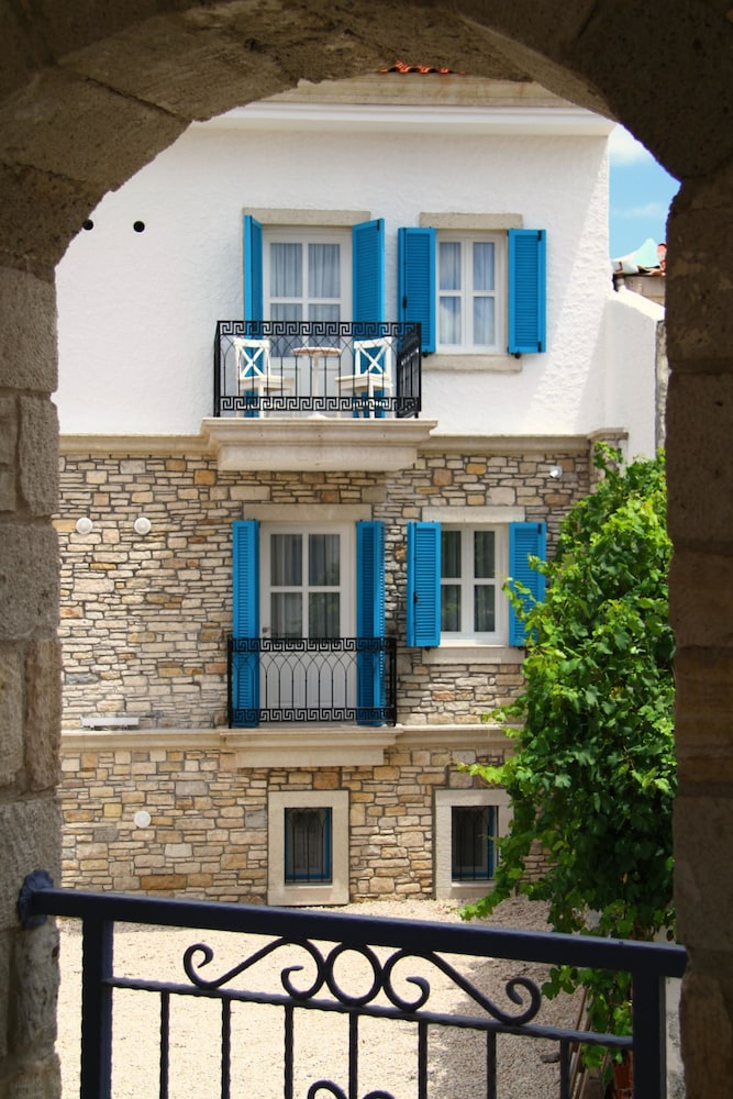 Cesme Kale Tas Apart 2/32