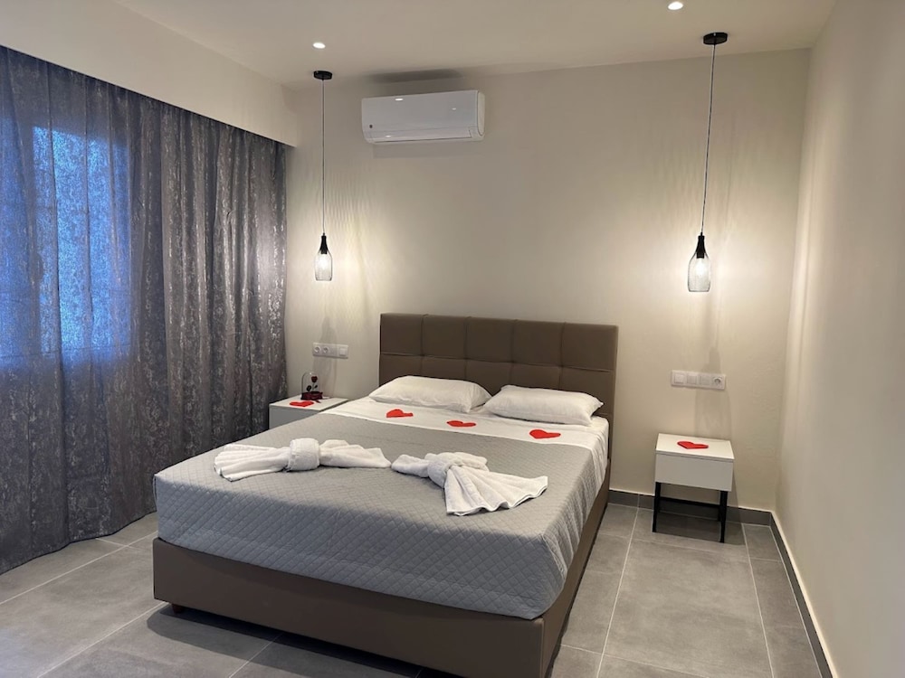 Aqua Luxury Suites 35/76